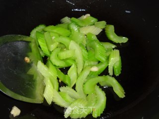 Stir-fried Celery with Cashew Nuts recipe