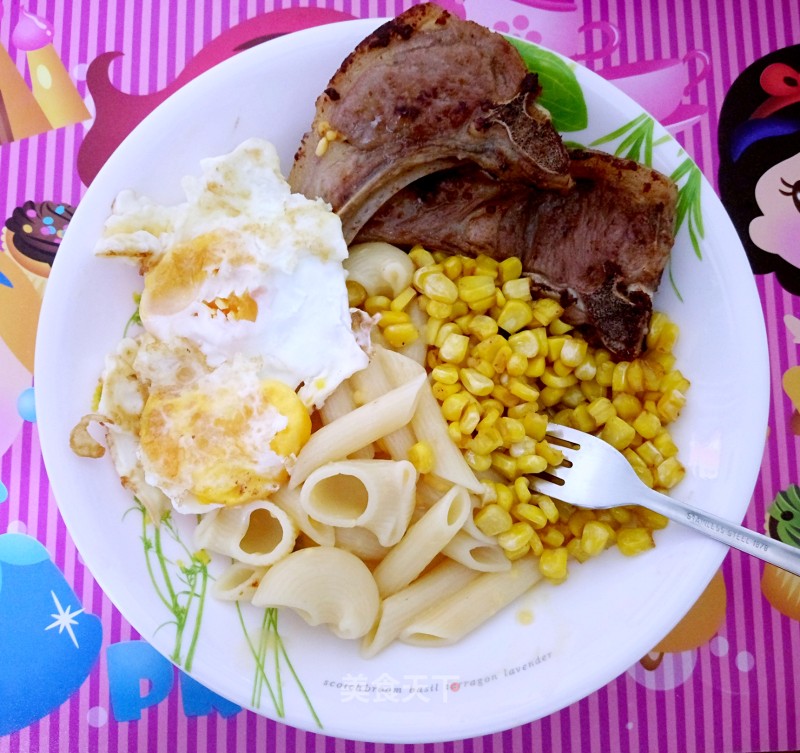 Baby's Dinner-cumin Lamb Chops with Butter and Cheese Macaroni