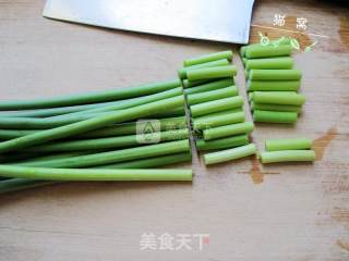 Grilled Rice Eel with Garlic Sprouts recipe