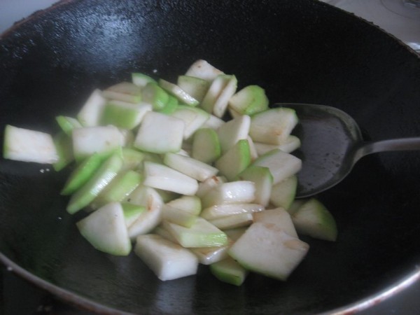 Stir-fried Gourd with Tomatoes recipe