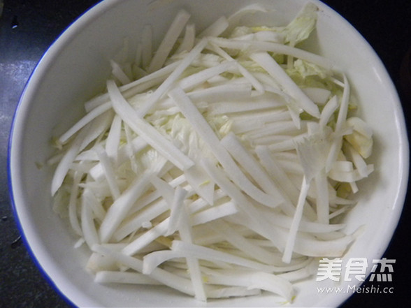 Refreshing Hot and Sour Cabbage recipe