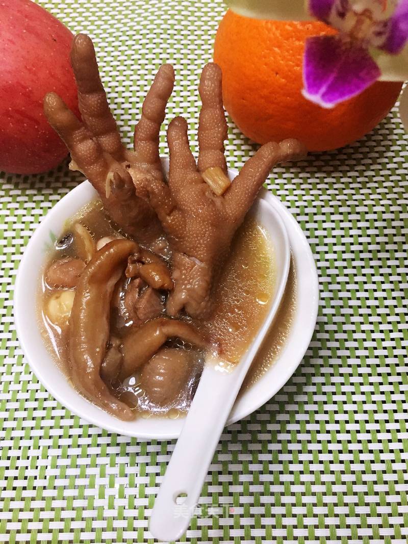 Beauty Soup (chicken Feet in Pot with Flower Maw) recipe