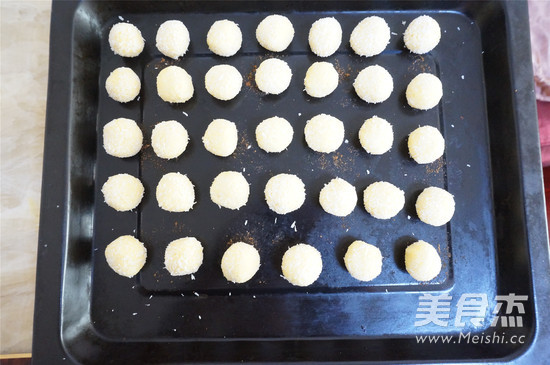 Golden Coconut Ball recipe