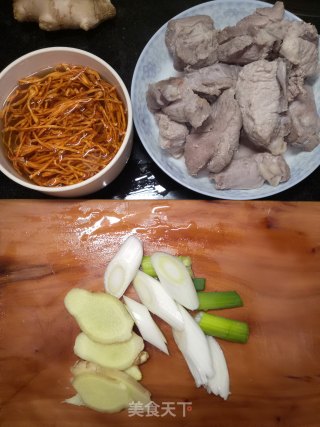 Stewed Pork Ribs with Cordyceps Flower recipe