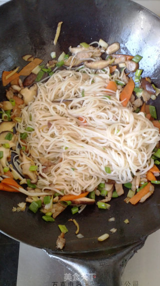 Fried Noodles with Shiitake and Pork recipe