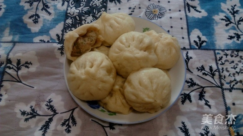 Cabbage and Celery Meat Bun recipe