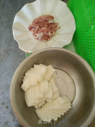 Fried Yam with Shredded Pork recipe