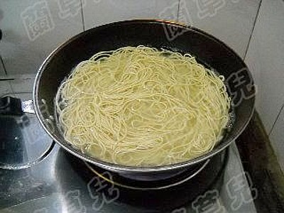 Hot Noodles with Sesame Paste recipe