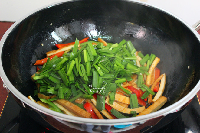 Stir-fried Spicy Chives recipe