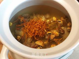 Stewed Chicken Soup with Cordyceps Flower Agaricus recipe