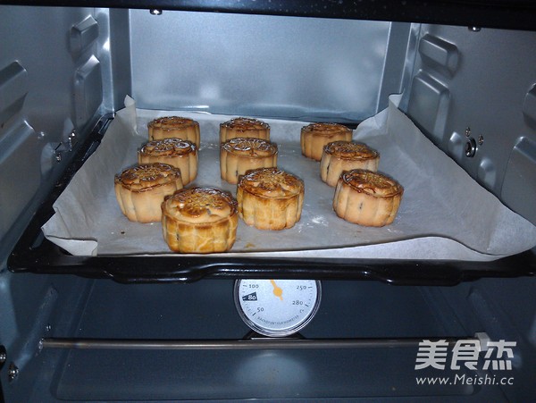 Cantonese Bean Paste Mooncake recipe