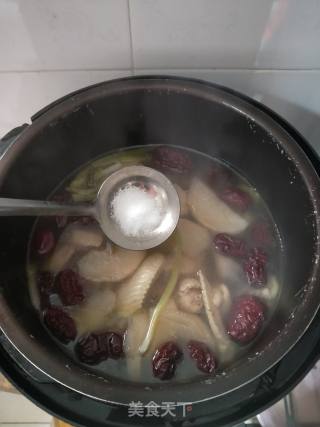 Stewed Chicken Soup with Red Dates and Pears recipe