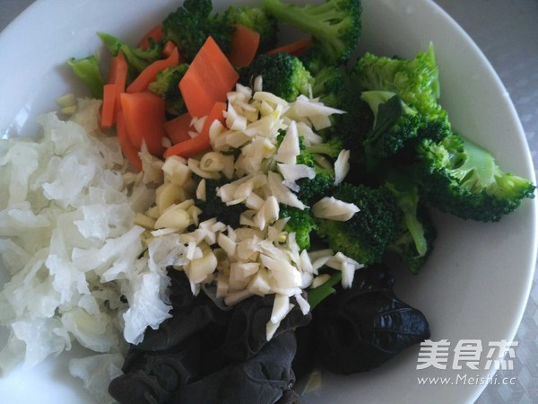 Mixed Broccoli Fungus recipe