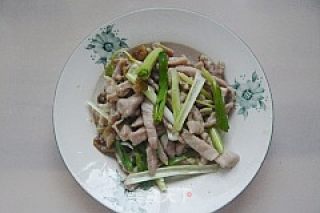 Stir-fried Pork with Green Garlic recipe