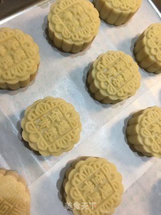 Mooncakes with Egg Yolk and Lotus Seed Paste recipe