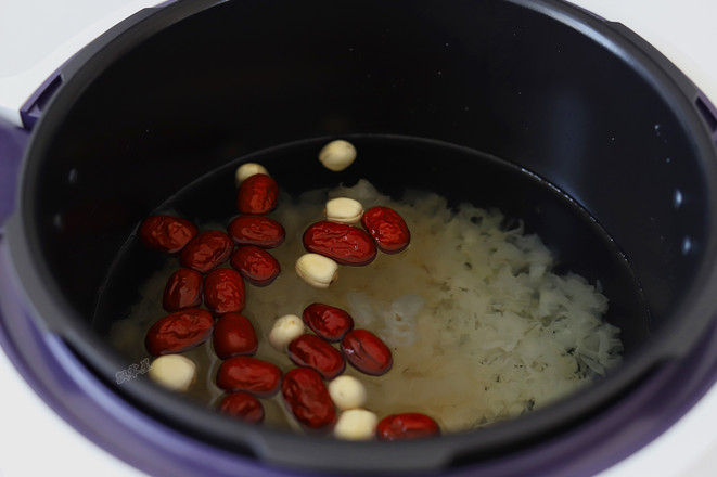 Barley, Red Dates and Tremella Soup recipe