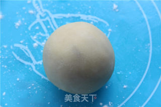 Mid-autumn Festival, The Sweet "moon" Warms People's Hearts-single Yellow and White Lotus Paste Moon Cake recipe