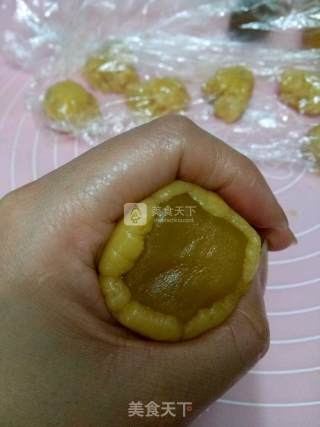 Cantonese-style Egg Yolk Chestnut Mooncakes recipe