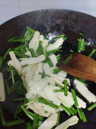 Stir-fried Chives with Dried Tofu recipe