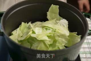 Griddle with Hand-pulled Cabbage and A Kitchen Cast Iron Pot Version recipe