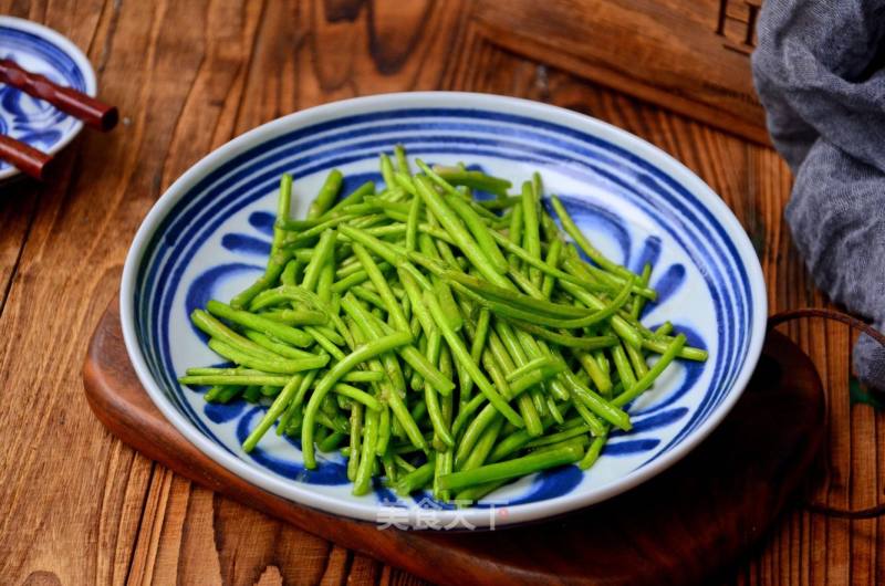 Stir-fried Artemisia recipe