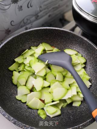 Stir-fried Chayote Slices recipe