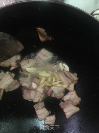 Stir-fried Pork Belly with Bean Skin and Fungus recipe