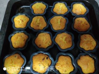 Passion Fruit Paw Print Cake recipe