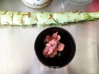 Stir-fried Pork with Lettuce recipe