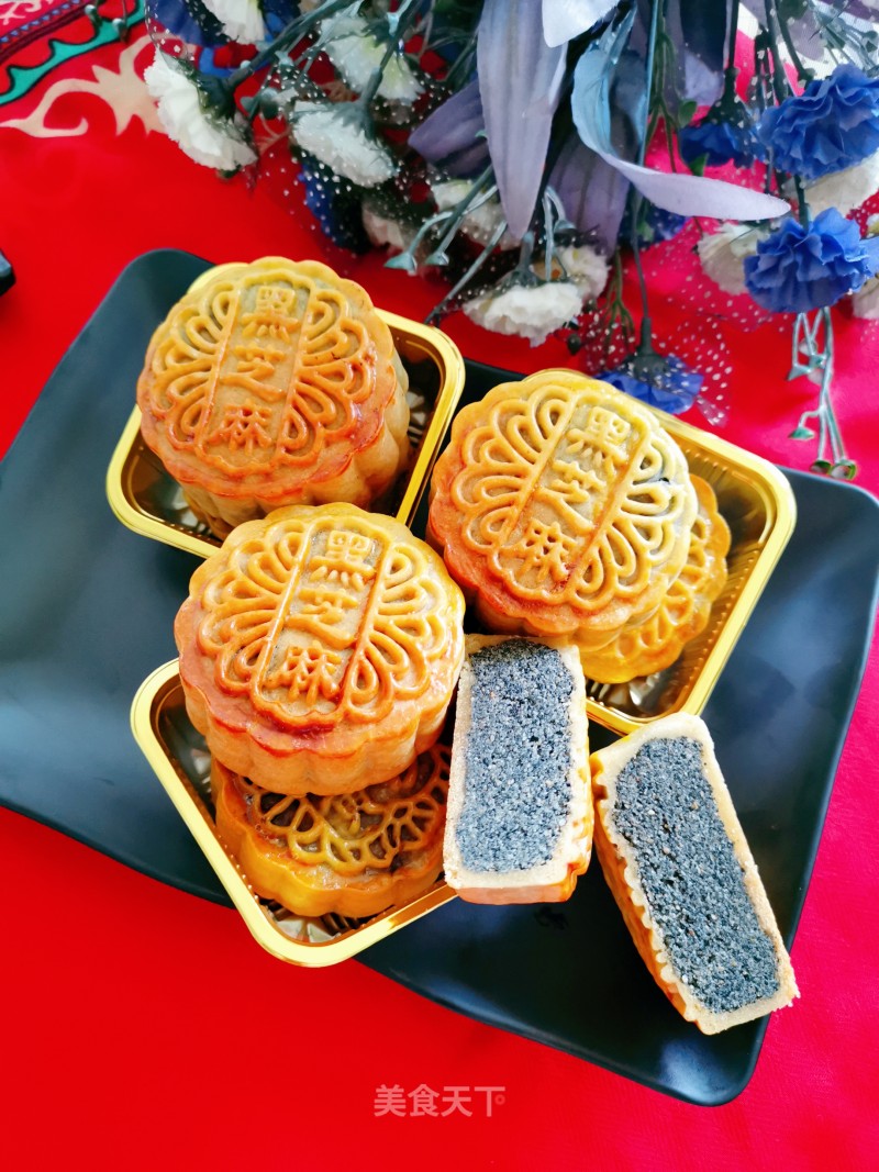 Mooncakes with Black Sesame Filling