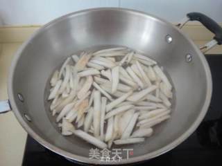 Stir-fried Shredded Pork with Bailing Mushroom and Mustard recipe