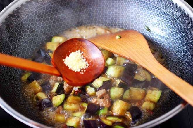 Stir-fried Diced Pork with Eggplant and Double Pepper recipe