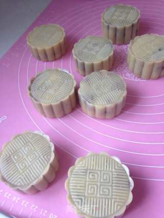 Cantonese-style Moon Cakes recipe