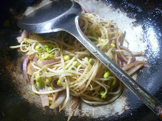 Fried Soy Sprouts with Purple Onion recipe