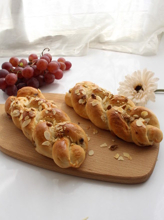 Braided Bread with Grape Juice