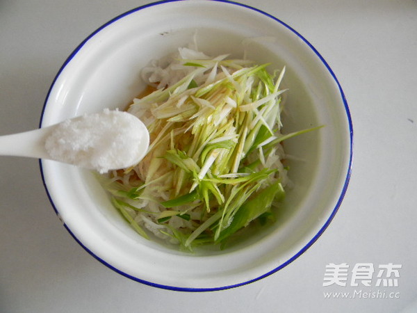 Noodles with Wild Pepper Beef Sauce recipe