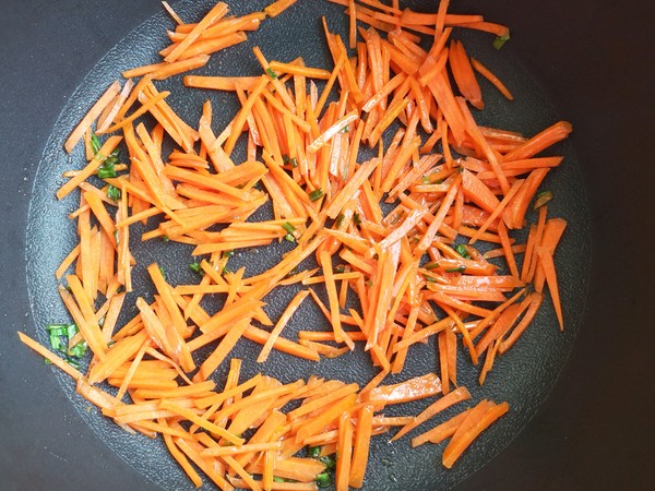 Fried Noodles with Carrot and Egg recipe