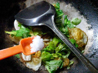 Stir-fried Quail Eggs with Soy Protein and Celery recipe