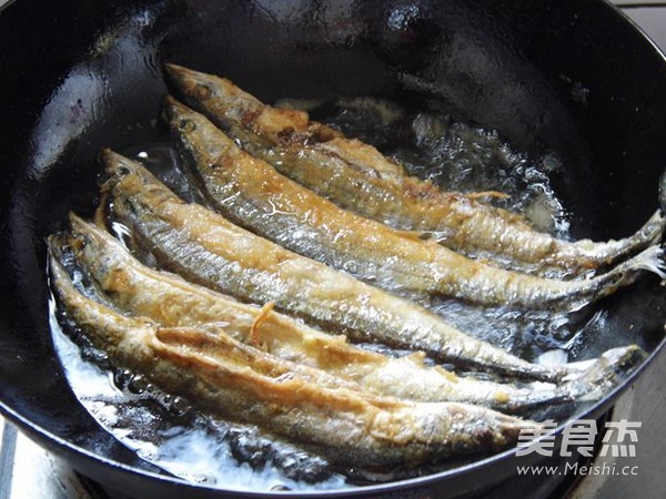 Pan-fried Spicy Saury recipe