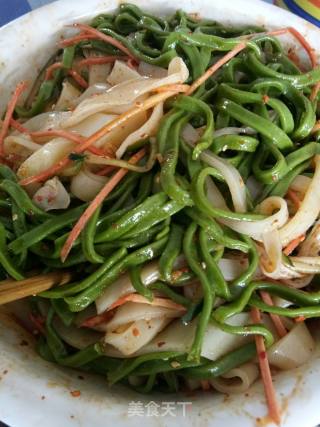 Spinach Noodles with Cold Skin recipe