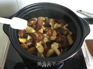 Braised Pork Ribs with Spring Bamboo Shoots and Venetian Leaves recipe