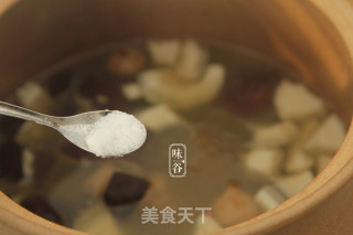 (moisten The Lungs and Relieve Cough) Sea Coconut King Pork Bone Soup recipe