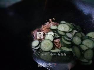 Stir-fried Pork with Cucumber and Carrot recipe