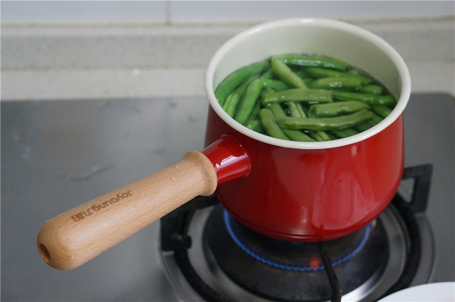 Salmon Beans Scissors Noodles recipe