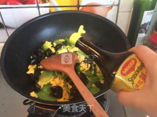 Scrambled Eggs with Black Fungus and Lettuce recipe