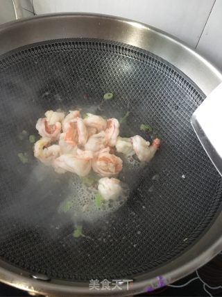 Stir-fried Shredded Lettuce with Fresh Shrimp recipe