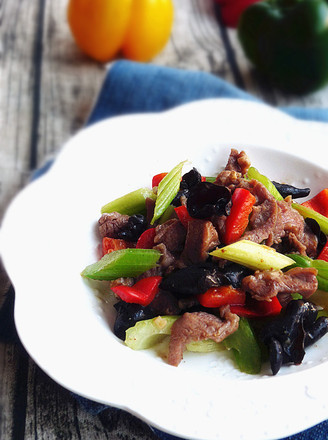Stir-fried Lamb with Fungus and Celery