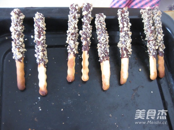 Walnut Finger Biscuits recipe