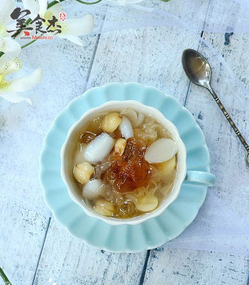 Peach Gum, Lotus Seed and Lily Soup recipe