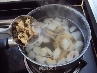 Chrysanthemum Pear Soup recipe